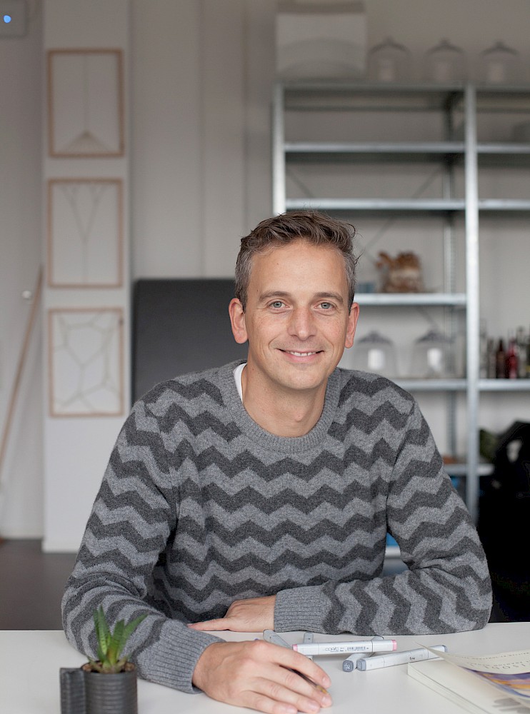 kleines Profilfoto von Nils Tiemann|Lehrbeauftragter für analoge Darstellung kleines Profilfoto von Nils Tiemann|Lehrbeauftragter für analoge Darstellung