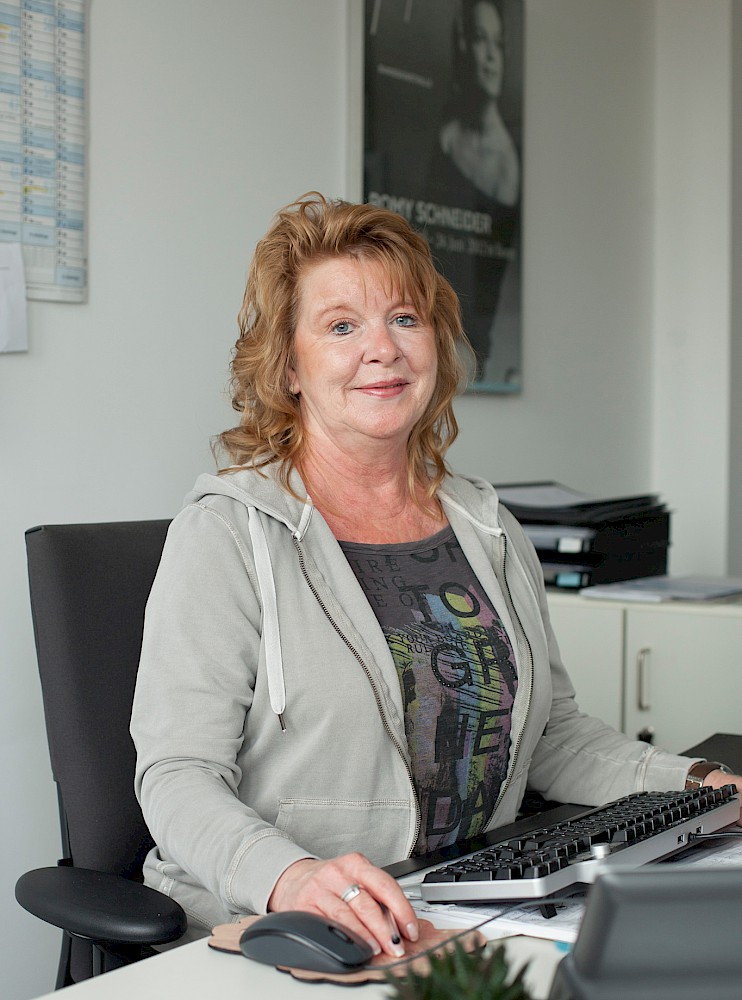 kleines Profilfoto von Petra Schmidt|Sekretariat Kunst- und Designwissenschaft, Philosophie kleines Profilfoto von Petra Schmidt|Sekretariat Kunst- und Designwissenschaft, Philosophie