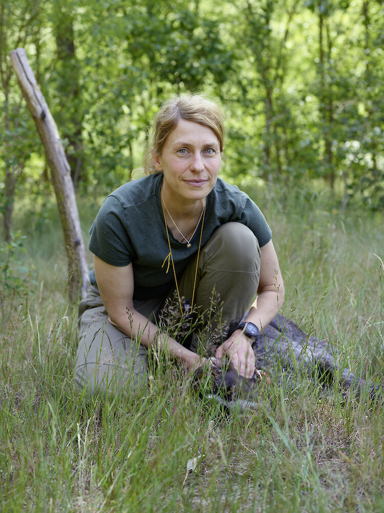 Hanna von Versen, aus der Serie "Zwischen Bäumen", 2025., Gustav Glas