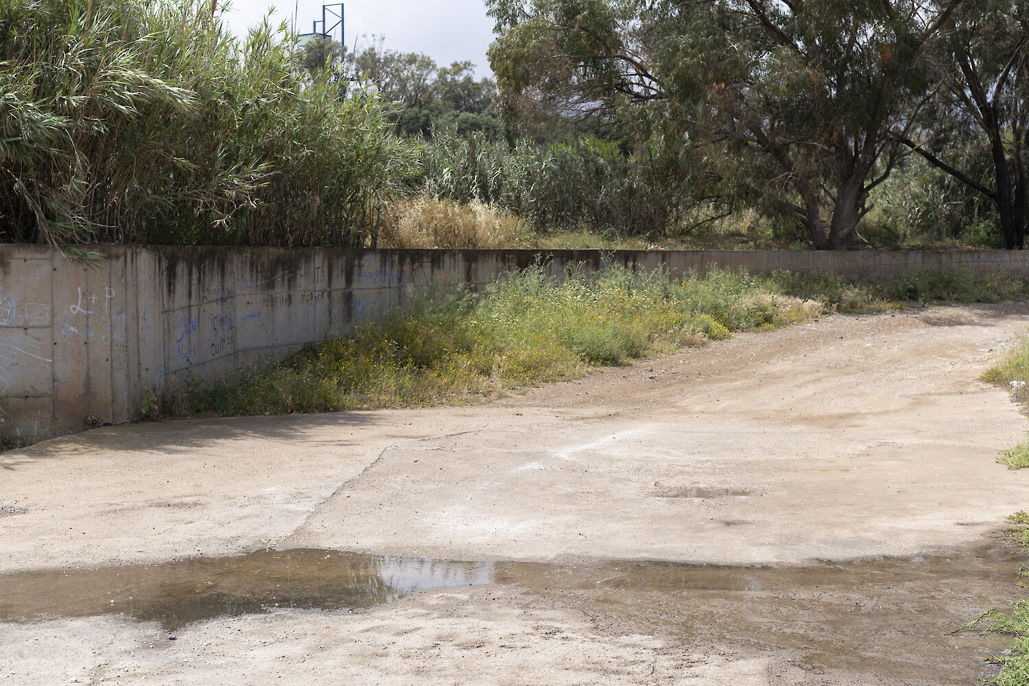 Bildname: Folkwang Industrial Design Pacing The Fence Rpma0m.1500x0